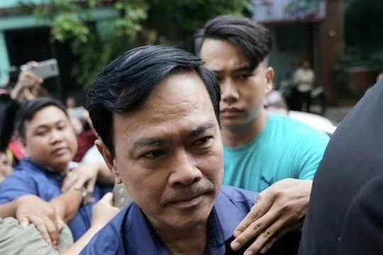 Bị can Nguyễn Hữu Linh trong phiên tòa xét xử tội “Dâm ô đối với người dưới 16 tuổi” tại TAND quận 4 (TP HCM)