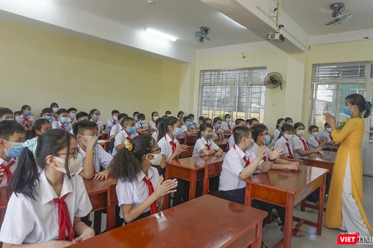 Học sinh ở Đà Nẵng trở lại lớp sau đợt bùng phát dịch COVID-19 lần thứ 2