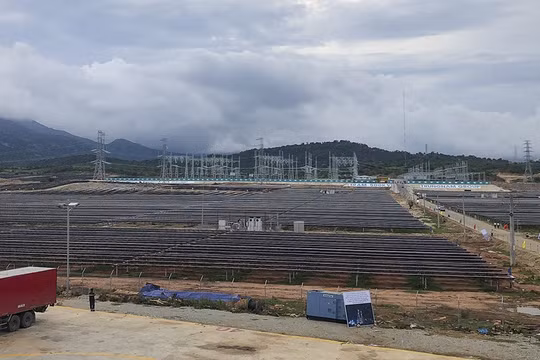  Một góc Dự án Trạm biến áp 500kV và đường dây 220/500kV kết hợp Nhà máy điện mặt trời Trung Nam Thuận Nam 450 MW tại tỉnh Ninh Thuận.