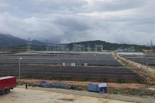  Một góc Dự án Trạm biến áp 500kV và đường dây 220/500kV kết hợp Nhà máy điện mặt trời Trung Nam Thuận Nam 450 MW tại tỉnh Ninh Thuận.