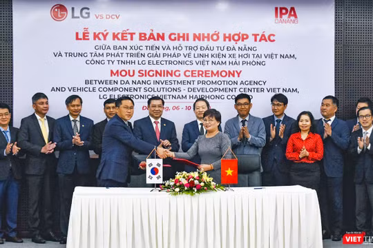 Quang cảnh buổi ký kết