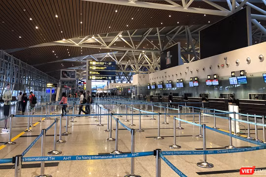 Ngày 22/1, Đà Nẵng đón đoàn khách gồm 218 người từ Vũ Hán nhập cảnh qua cửa khẩu sân bay