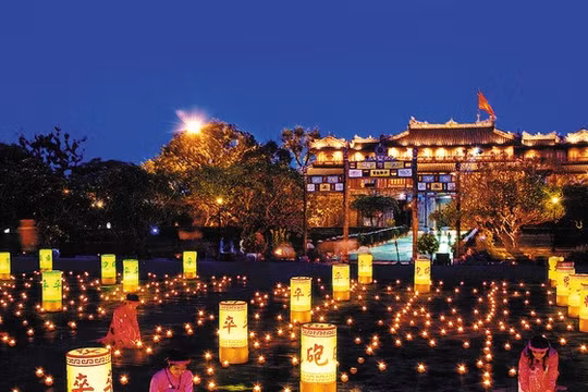 Đại Nội (Huế) trong đêm lễ hội