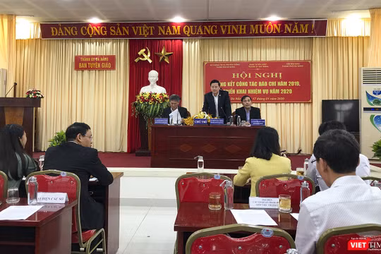 Ông Trần Đình Hồng - Trưởng Ban Tuyên giáo Thành ủy Đà Nẵng phát biểu tại hội nghị Tổng kết công tác báo chí năm 2019 và triển khai nhiệm vụ năm 2020