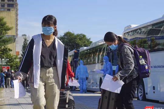 Người dân Quảng Ngãi mắc kẹt tại Đà Nẵng được vận chuyển trở về quê