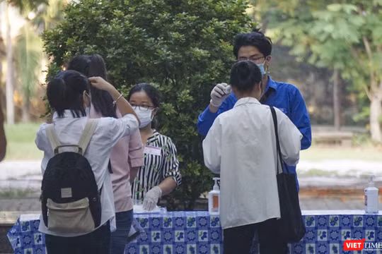 Nhiều địa phương điều chỉnh lịch thi vì COVID-19.