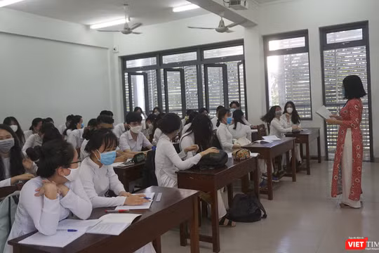 Học sinh THPT trên địa bàn TP Đà Nẵng đến lớp trong mùa dịch COVID-19
