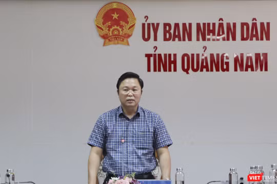 Ông Lê Trí Thanh - Chủ tịch UBND tỉnh Quảng Nam chủ trì cuộc họp các sở ban ngành liên quan đến việc mua sắm Hệ thống xét nghiệm Real - time PCR tự động diễn ra chiều 29/4.