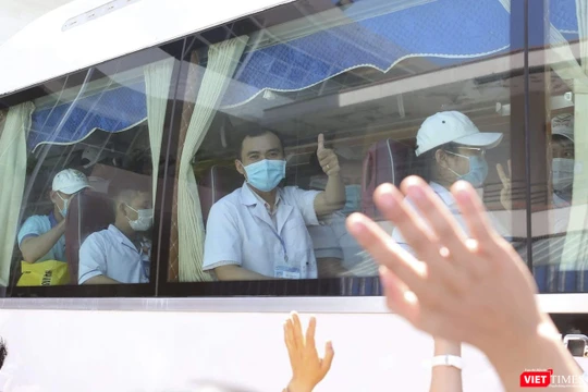 Đoàn bác sỹ ngành y tế Bình Định lên đường chi viện cho Đà Nẵng chống dịch COVID-19