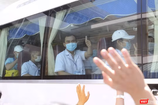 Đoàn bác sỹ ngành y tế Bình Định lên đường chi viện cho Đà Nẵng chống dịch COVID-19