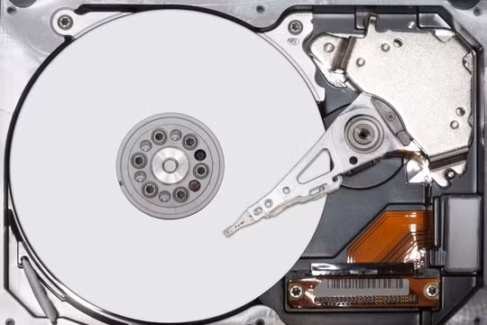 Bạn có chắc mình đã xóa hoàn toàn dữ liêu khỏi ổ cứng? (ảnh Lifewire)