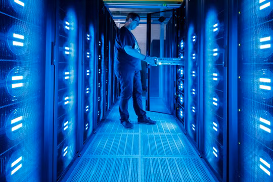 Các nhà khoa học trên toàn thế giới đang đẩy mạnh việc phát triển siêu máy tính “exascale” có khả năng tính được 1 tỷ tỷ phép tính mỗi giây. Ảnh: Nikkei Asian Review