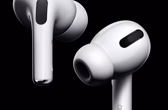 Apple AirPods Pro. Ảnh: CNBC