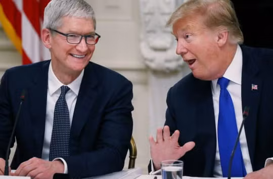 CEO Tim Cook của Apple và Tổng thống Donald Trump trong một cuộc họp tại Nhà Trắng vào ngày 6 tháng 3 năm 2019. Ảnh: CNBC