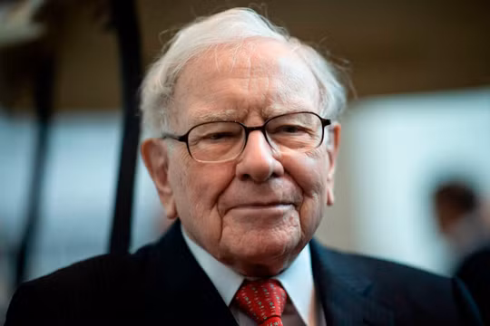 Tỷ phú Warren Buffett, CEO của Berkshire Hathaway, công ty hàng đầu thế giới về doanh thu. Ảnh: CNBC