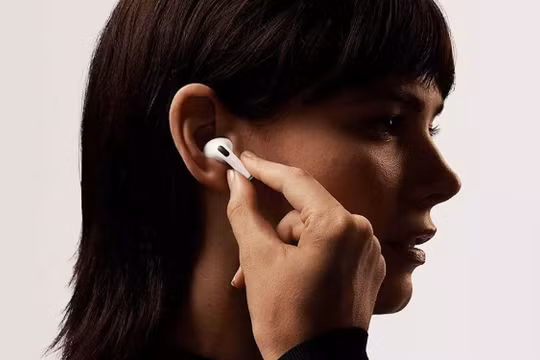 Nhu cầu về các thiết bị đeo trên thị trường đang tăng mạnh, đặc biệt là các sản phẩm tai nghe không dây. Ảnh: CNET