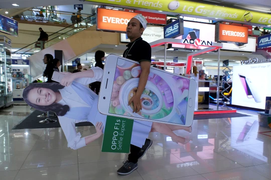 Oppo đang đứng đầu thị trường smartphone Indonesia với 26,2% thị phần ở cả hai phân khúc điện thoại thông minh tầm trung và cấp thấp trong quý 3 2019. Ảnh: Nikkei Asian Review