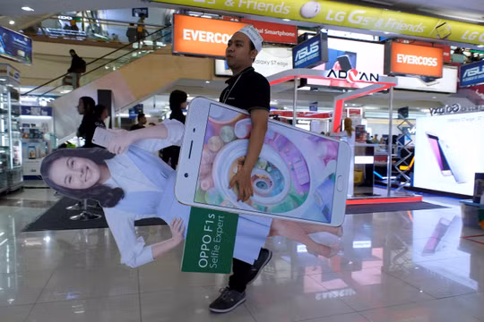 Oppo đang đứng đầu thị trường smartphone Indonesia với 26,2% thị phần ở cả hai phân khúc điện thoại thông minh tầm trung và cấp thấp trong quý 3 2019. Ảnh: Nikkei Asian Review