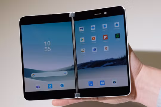 Surface Duo. Ảnh: Soyacincau