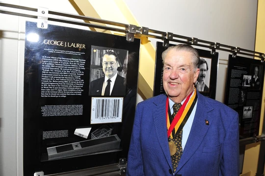 Ông George Laurer vào năm 2011 tại Hội trường Innovation Hall của Đại học Maryland. Ảnh: NY Times