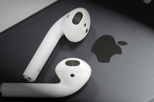 Nhà cung cấp của Apple, Goertek sẽ bắt đầu sản xuất thử nghiệm tai nghe không dây AirPod tại Việt Nam. Ảnh: Nikkei Asian Review
