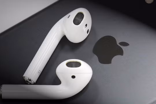 Nhà cung cấp của Apple, Goertek sẽ bắt đầu sản xuất thử nghiệm tai nghe không dây AirPod tại Việt Nam. Ảnh: Nikkei Asian Review