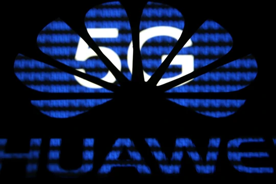 Washington cho rằng mạng 5G của Huawei có thể bị các cơ quan tình báo Trung Quốc sử dụng để thu thập những thông tin nhạy cảm. Ảnh: Nikkei Asian Review