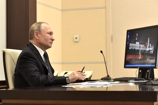 Thật khó hiểu khi Tổng thống Nga Putin vẫn sử dụng Windows XP lạc hậu. Ảnh: Gizchina