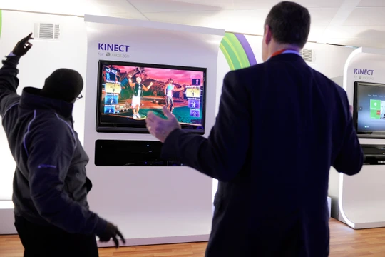 Kinect ra mắt 11/2010 đánh dấu bước đột phá trong công nghệ điều khiển trò chơi. Nguồn: Business Insider