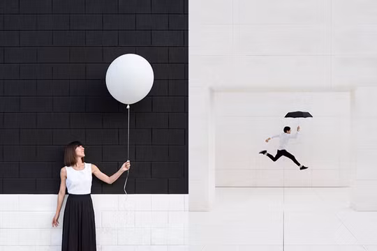 Những bức ảnh sáng tạo của cặp đôi người Tây Ban Nha, Daniel Rueda và Anna Devis, luôn chứa đựng những cảm xúc lạc quan.