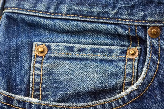 Đa số những quần Jean hiện nay đều có túi nhỏ này ngay trên túi to phía trước. Nguồn: istock