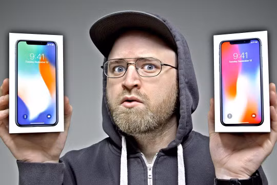 Chuyên gia "đập hộp" nổi tiếng, Lewis Hilsenteger của kênh Unbox Therapy với hơn 7 triệu lượt theo dõi trên Youtube. Nguồn: Unbox Therapy