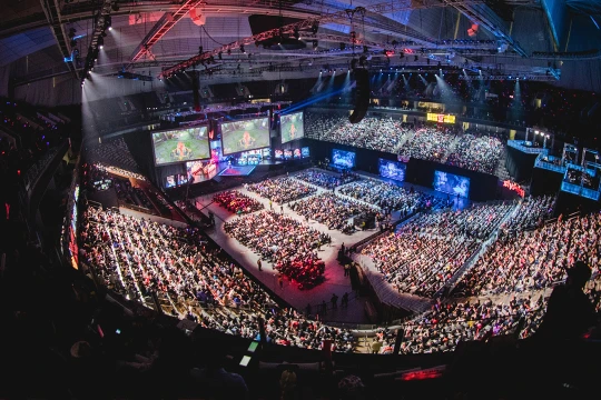 Quy mô của các giải đấu thể thao điện tử ngày càng lớn. Nguồn: IGN