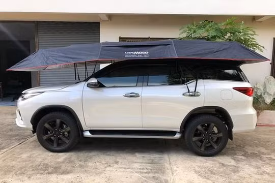 Ô che nắng ô tô thông minh đang được không ít khách hàng đang sử dụng
