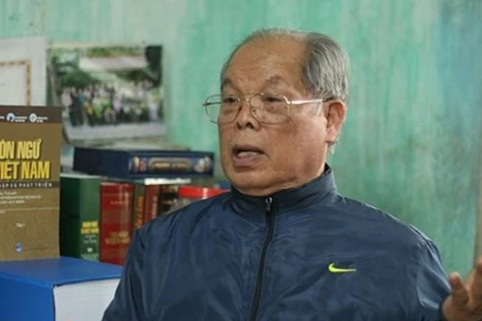 PGS TS Bùi Hiền - tác giả của những nghiên cứu cải tiến chữ quốc ngữ gây nhiều tranh cãi năm 2017 (ảnh: Dân Việt)