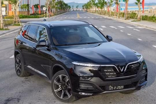 VinFast từ dự định nâng giá Lux SA2.0 thành 2 tỷ vào tháng 9/2019. Ảnh: Minh Quân.