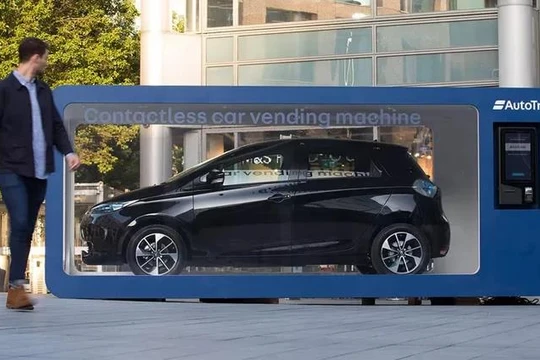 Máy bán ôtô tự động không cần tiếp xúc của Auto Trader nằm ở khu thương mại Spitalfields, London.