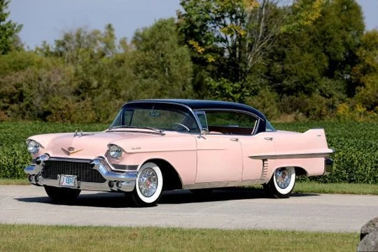 Chiếc Cadillac màu hồng của huyền thoại Elvis Presley. 