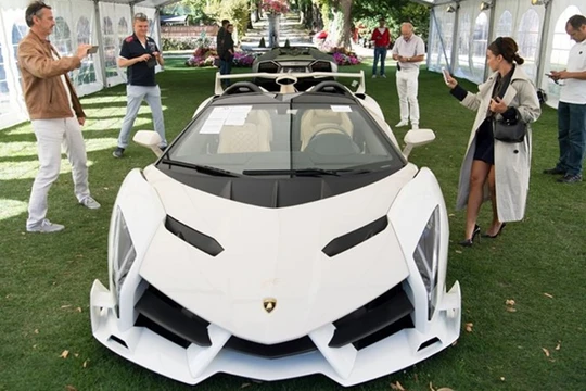 Chiếc Lamborghini Veneno 2014 được bán đấu giá hôm 29.9. Ảnh: AP 