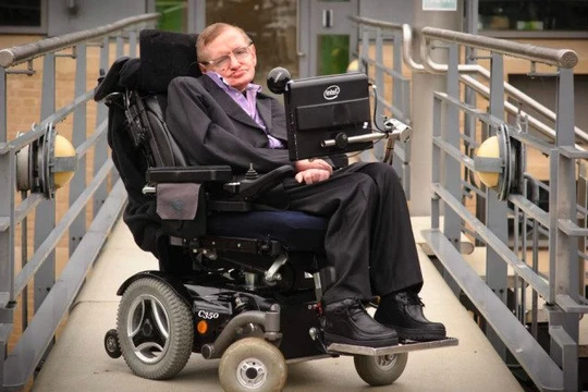 Stephen Hawking và chiếc máy tính "phát ngôn viên" của ông