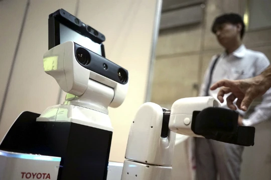 Trái ngược với những dự báo, phần lớn lao động được hỏi trong cuộc khảo sát của WEF lại tỏ ra lạc quan trước xu hướng tự động hóa và tiến bộ trong lĩnh vực robot, trí tuệ nhân tạo (AI). Ảnh: Toyota.