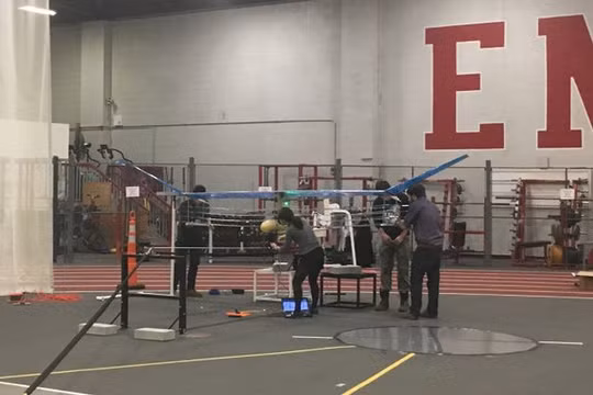 Các kỹ sư của Viện Công nghệ Massachusetts (MIT), Mỹ đã thử nghiệm thành công máy bay không người lái, không sử dụng động cơ đốt nhiên liệu hóa thạch 