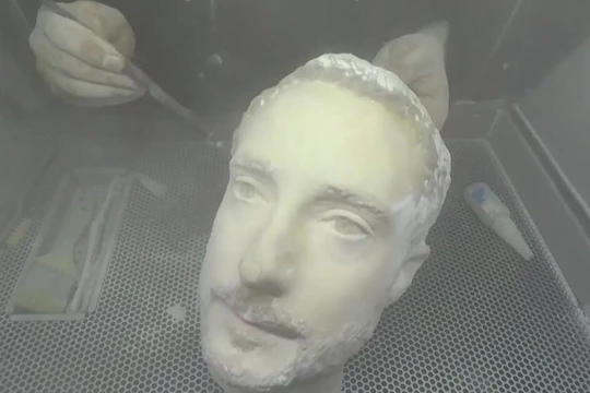 Chiếc đầu giả làm từ máy in 3D trong thử nghiệm của Forbes. 