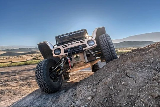 Xe quân sự Tomcar TX4 UTV thích ứng với nhiều địa hình