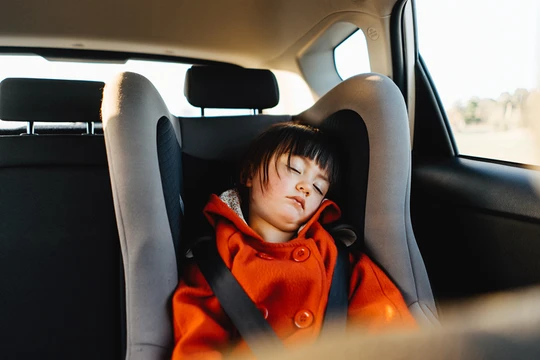 Ngay cả khi ở ngoài trời chỉ 21 độ C, nhiệt độ trong xe ô tô có thể nhanh chóng nóng đến hơn 48 độ.