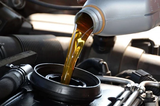 Dầu nhớt dùng cho ô tô cũng phải đảm bảo chất lượng