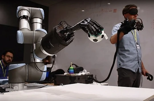 Cánh tay Telerobot có thể điều khiển từ xa và phản ứng trong thời gian thực - Ảnh: Shadowrobot