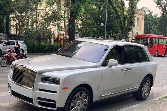  Rolls-Royce Cullinan bản tiêu chuẩn 7,4 tỷ ở Mỹ về Việt Nam đội giá tăng gấp 5-6 lần. 