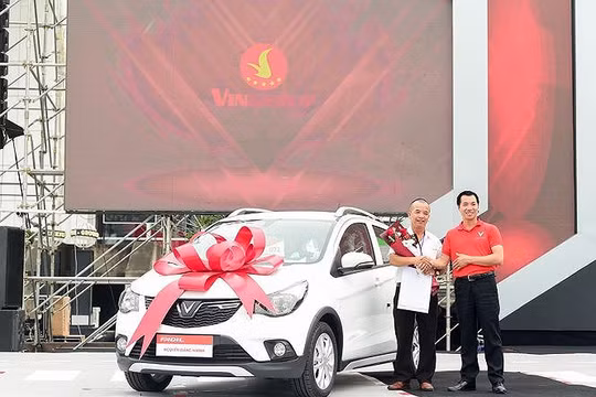 Những chiếc VinFast Fadil đầu tiên được giao đến tay khách hàng.