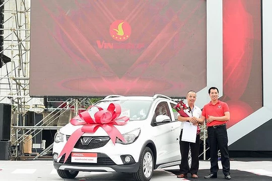 Những chiếc VinFast Fadil đầu tiên được giao đến tay khách hàng.